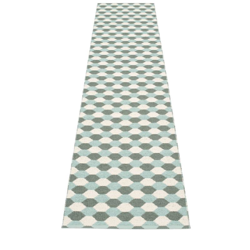 Pappelina Dana Kunststoffteppich in 70x400 cm mit geometrischem Muster in Grün, Weiß und Türkis.